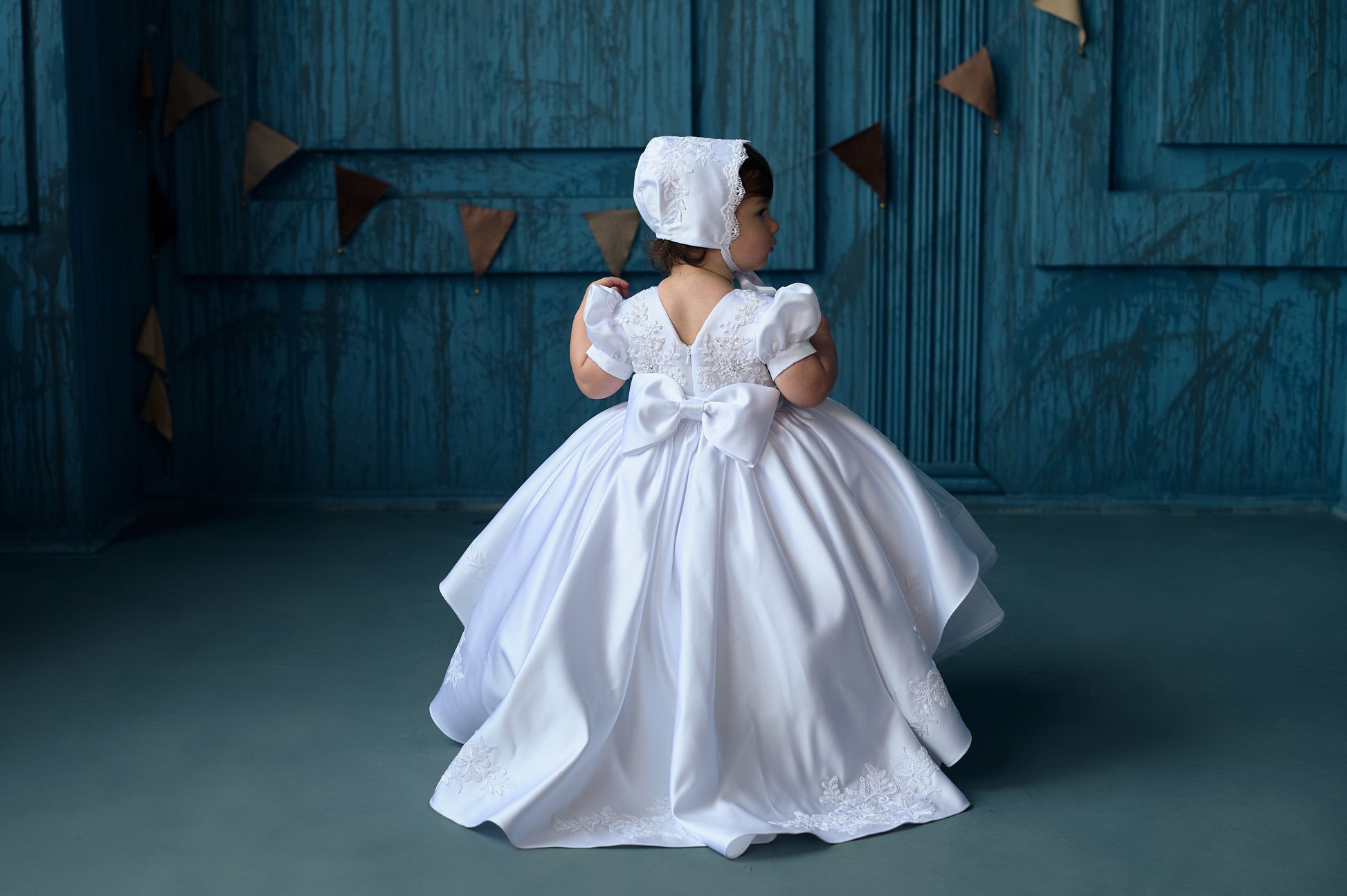 White Toddler Christening Dress with Detachable Train | Lace Appliqu Baptism Gown 9-12 months / Dress+bonnet+shoes White Toddler Christening Dress with Detachable Train | Lace Appliqu Baptism Gown 9-12 months / Dress+bonnet+shoes
